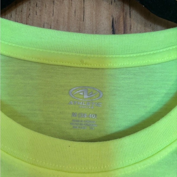 Athletic Works Men’s Neon Green Basic T-shirt - Size Medium - Picture 3 of 3